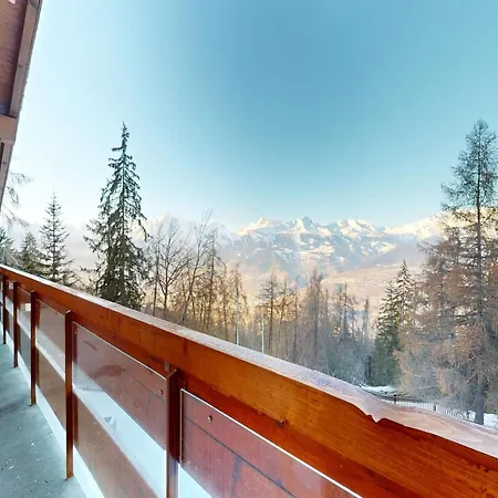 In Les With Mountain Views *